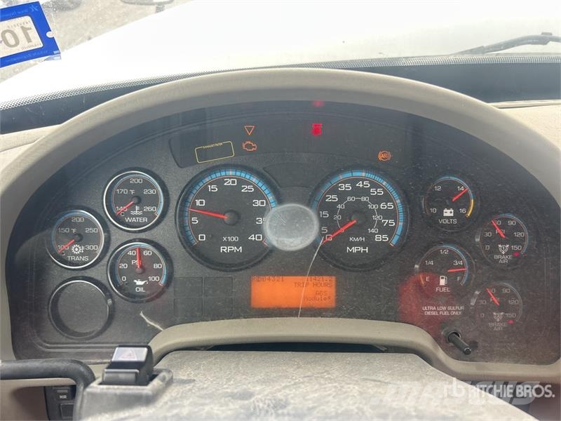 International WorkStar 7400 폐기물 수거 트럭