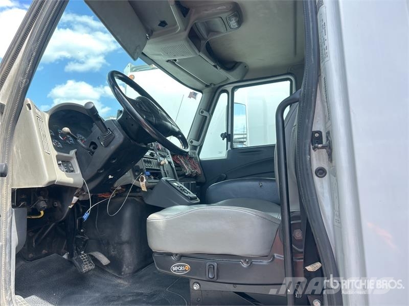 International WorkStar 7400 폐기물 수거 트럭
