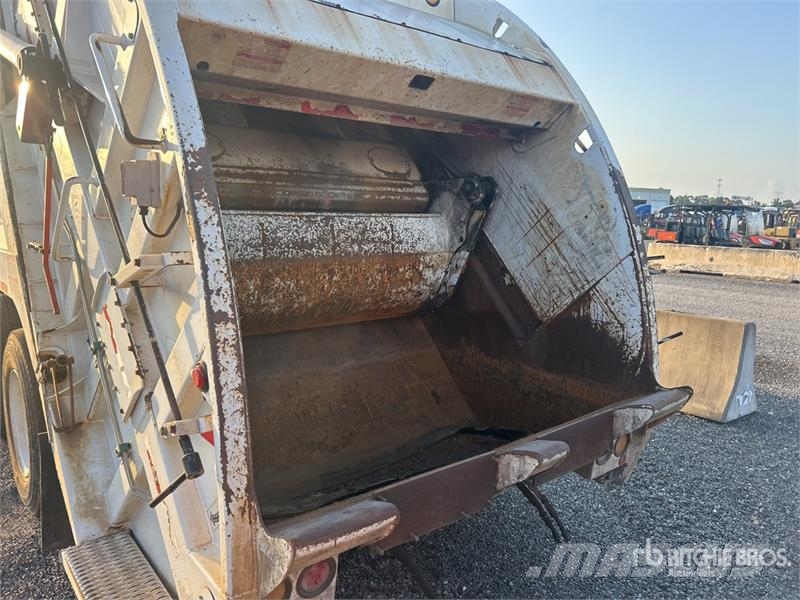 International WorkStar 7500 폐기물 수거 트럭
