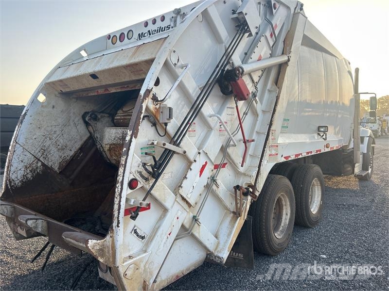 International WorkStar 7500 폐기물 수거 트럭