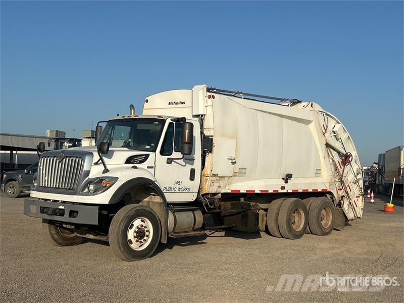 International WorkStar 7400 폐기물 수거 트럭