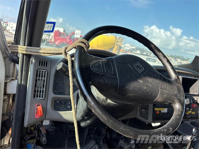International WorkStar 7600 Saug- und Druckwagen
