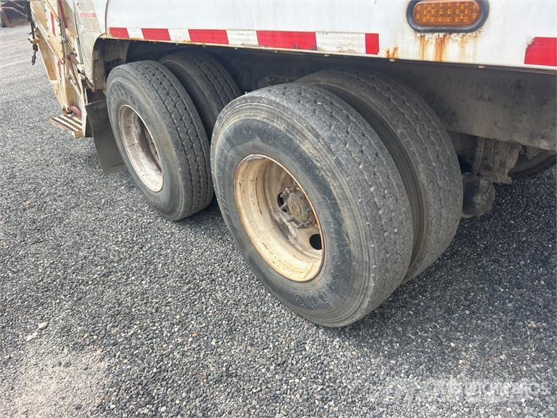 International WorkStar 7400 폐기물 수거 트럭