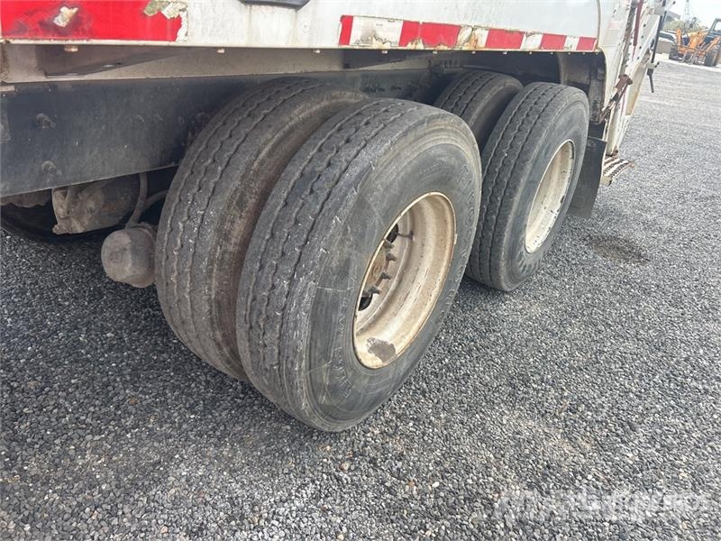 International WorkStar 7400 폐기물 수거 트럭