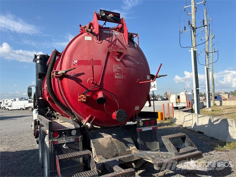 International WorkStar 7600 Saug- und Druckwagen