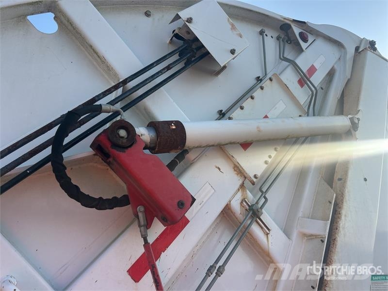 International WorkStar 7400 폐기물 수거 트럭