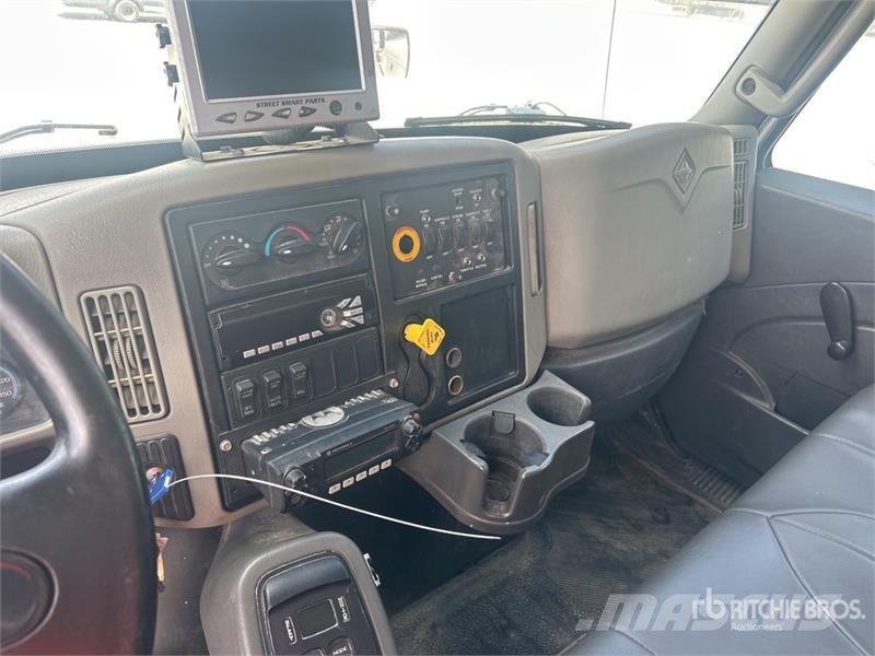 International WorkStar 7400 폐기물 수거 트럭