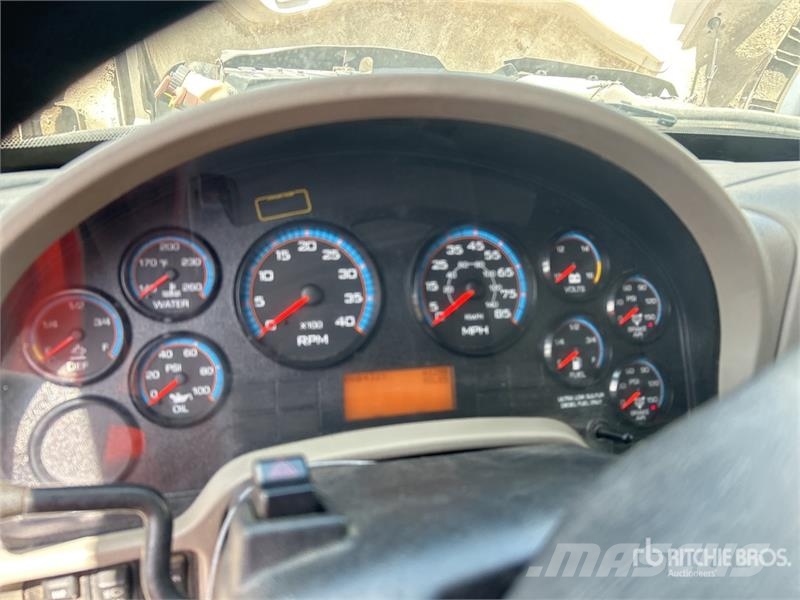 International WorkStar 7500 폐기물 수거 트럭