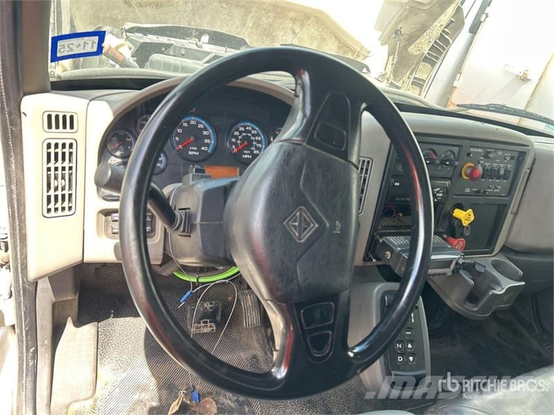 International WorkStar 7500 폐기물 수거 트럭