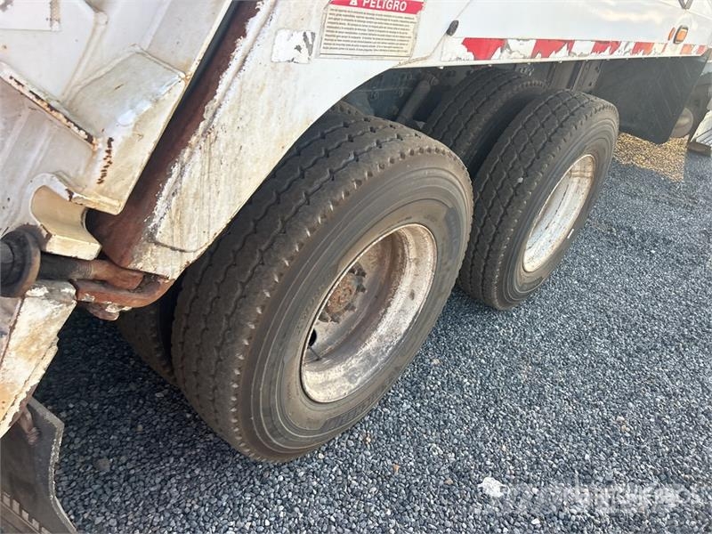 International WorkStar 7500 폐기물 수거 트럭