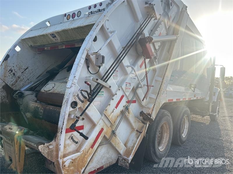 International WorkStar 7400 폐기물 수거 트럭