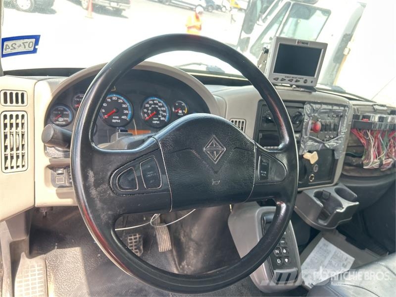International WorkStar 7400 폐기물 수거 트럭