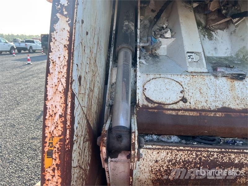 International WorkStar 7400 폐기물 수거 트럭