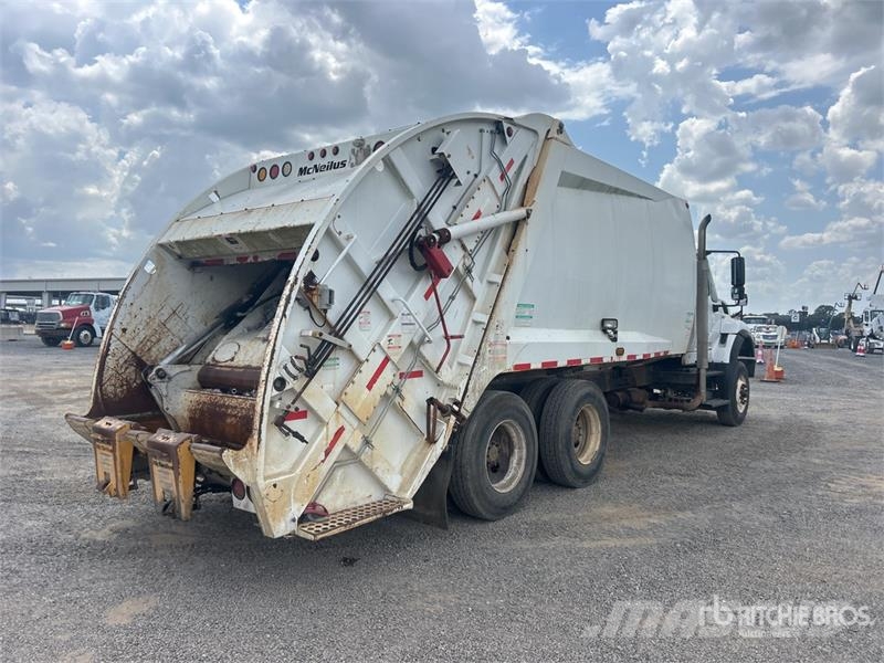 International WorkStar 7400 폐기물 수거 트럭
