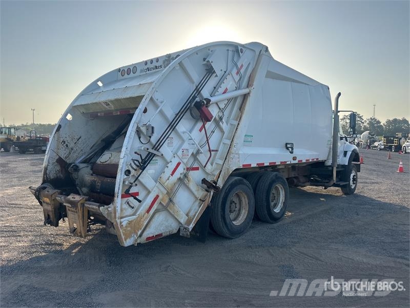 International WorkStar 7400 폐기물 수거 트럭