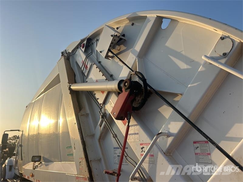 International WorkStar 7500 폐기물 수거 트럭