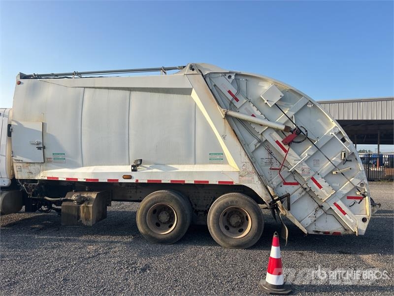 International WorkStar 7400 폐기물 수거 트럭