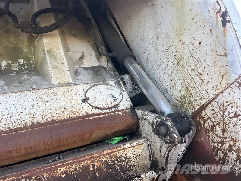 International WorkStar 7400 폐기물 수거 트럭