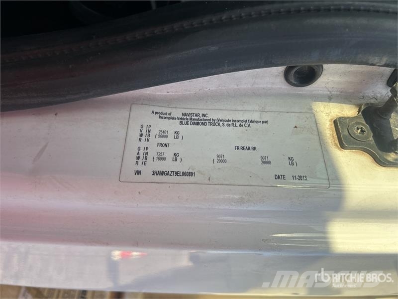 International WorkStar 7400 폐기물 수거 트럭