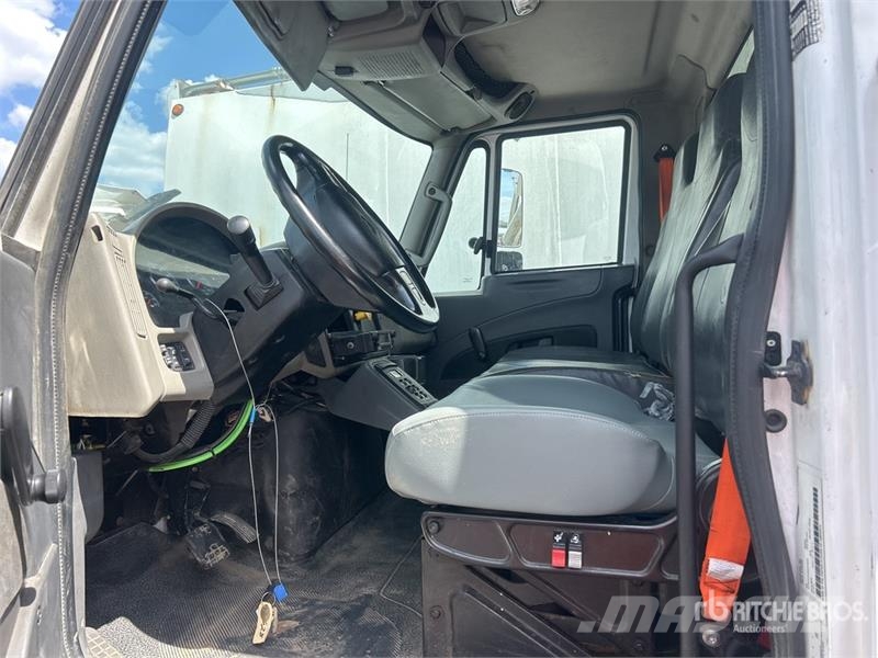 International WorkStar 7500 폐기물 수거 트럭