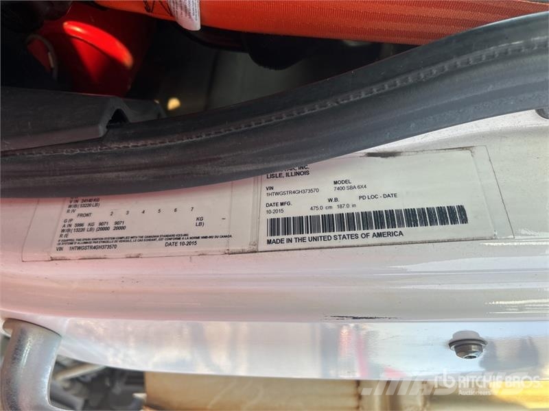 International WorkStar 7500 폐기물 수거 트럭