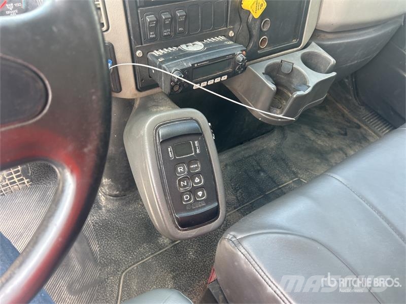 International WorkStar 7400 폐기물 수거 트럭