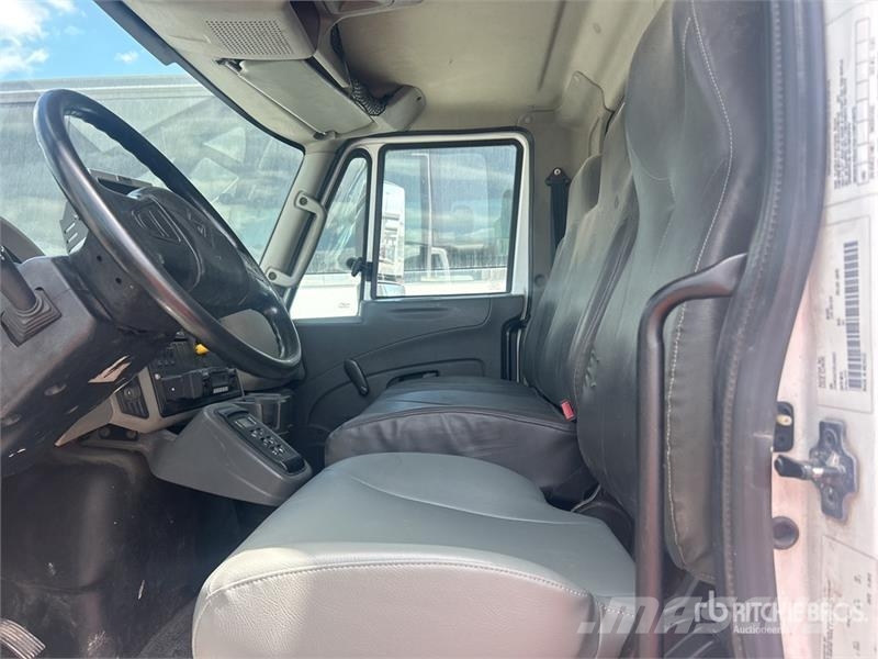 International WorkStar 7400 폐기물 수거 트럭