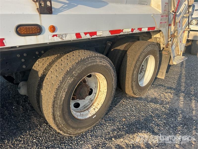 International WorkStar 7500 폐기물 수거 트럭