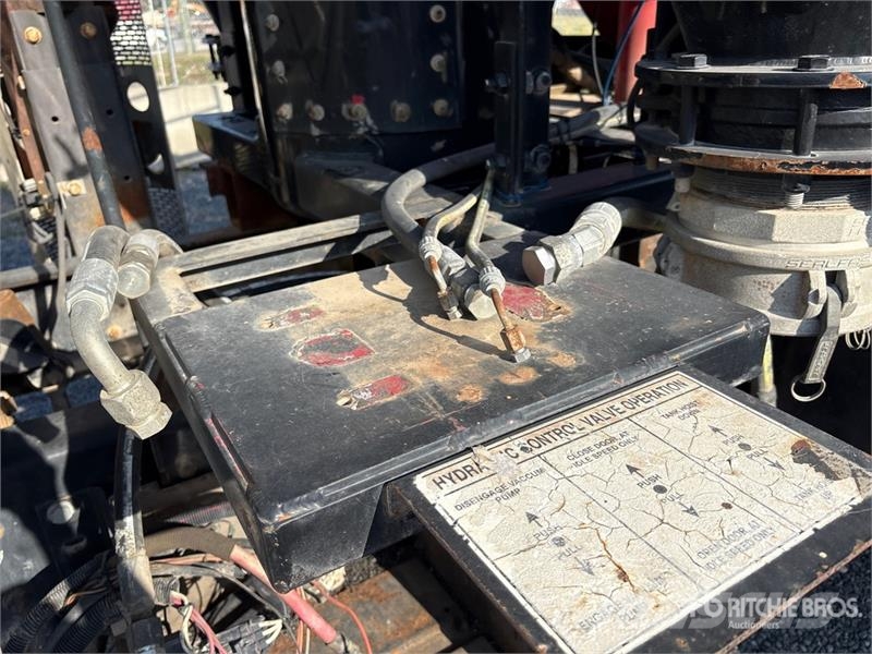 International WorkStar 7600 Saug- und Druckwagen