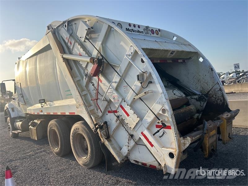 International WorkStar 7400 폐기물 수거 트럭