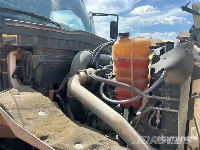 International WorkStar 7500 폐기물 수거 트럭
