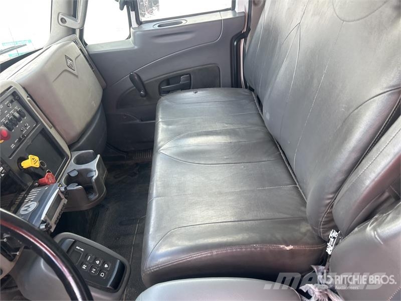 International WorkStar 7500 폐기물 수거 트럭