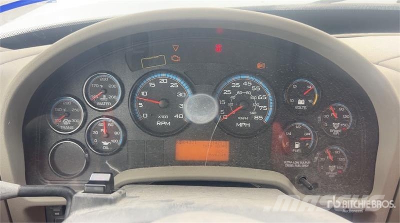 International WorkStar 7400 폐기물 수거 트럭