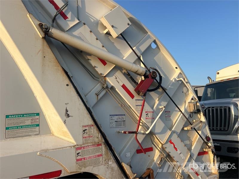 International WorkStar 7500 폐기물 수거 트럭