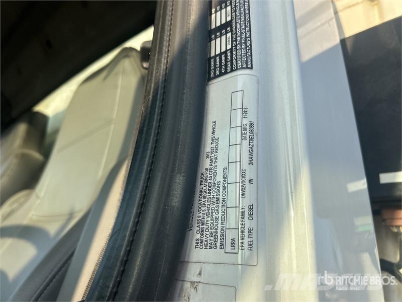 International WorkStar 7400 폐기물 수거 트럭