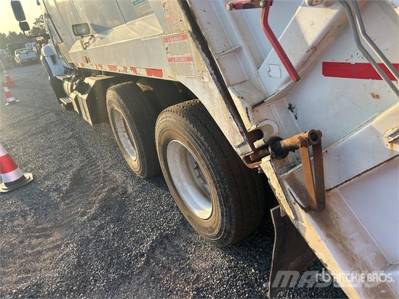 International WorkStar 7500 폐기물 수거 트럭