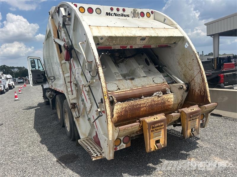 International WorkStar 7400 폐기물 수거 트럭