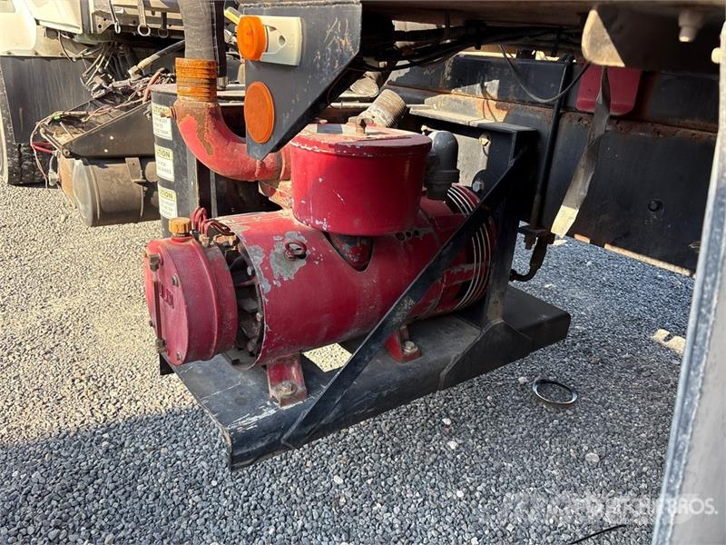 International WorkStar 7600 Saug- und Druckwagen