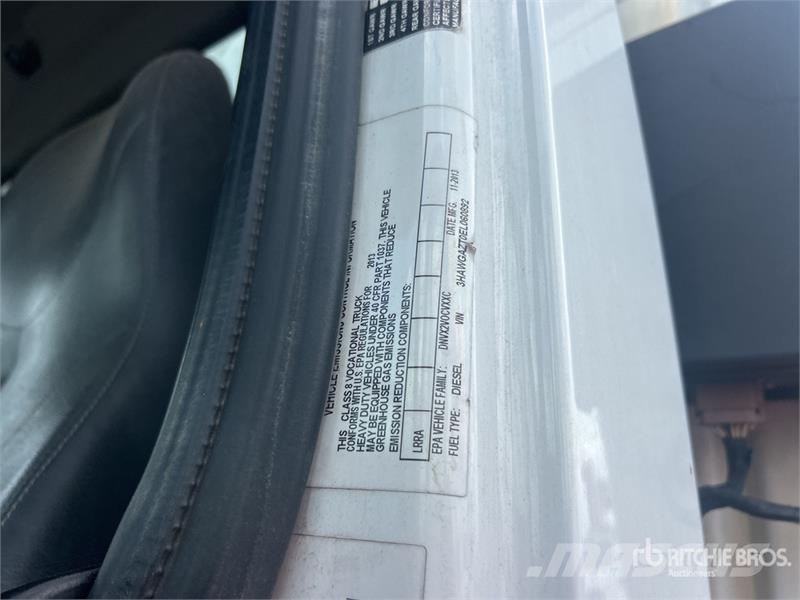 International WorkStar 7400 폐기물 수거 트럭