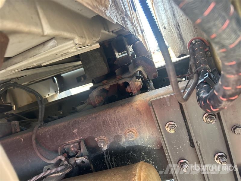 International WorkStar 7400 폐기물 수거 트럭