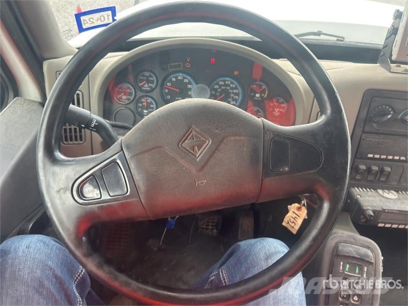 International WorkStar 7400 폐기물 수거 트럭