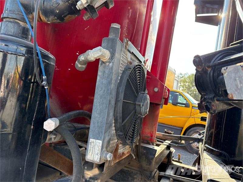 International WorkStar 7600 Saug- und Druckwagen