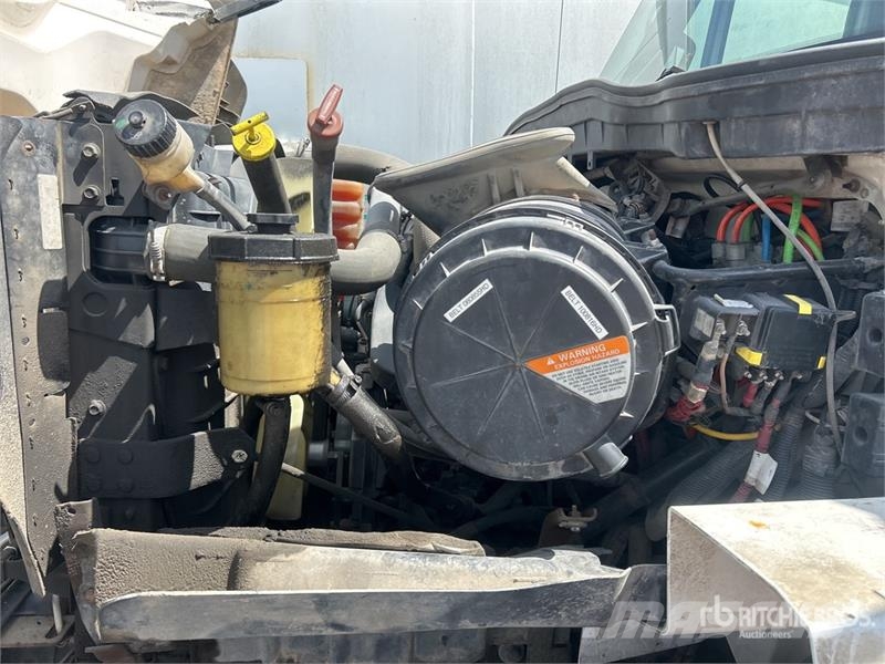 International WorkStar 7500 폐기물 수거 트럭