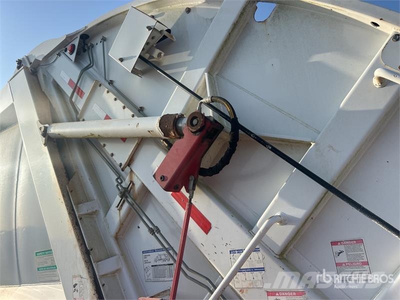 International WorkStar 7400 폐기물 수거 트럭