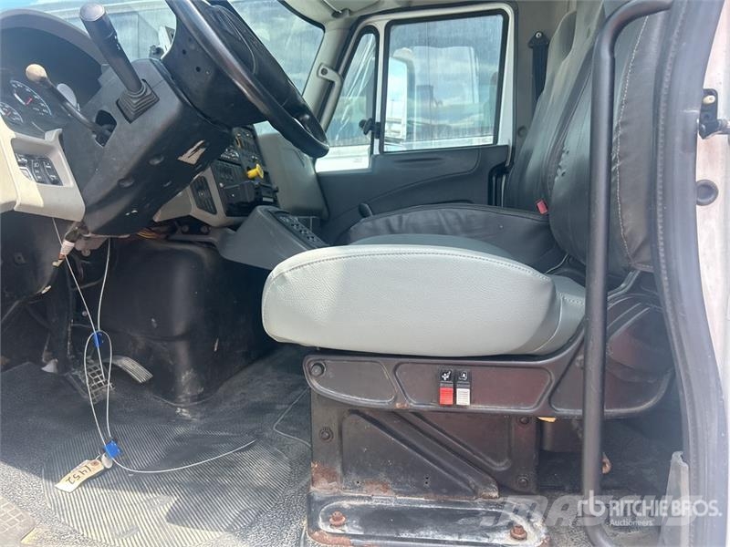 International WorkStar 7400 폐기물 수거 트럭