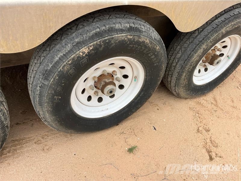 Interstate 32 ft Tri/A Gooseneck Enclosed Trailer Furgons