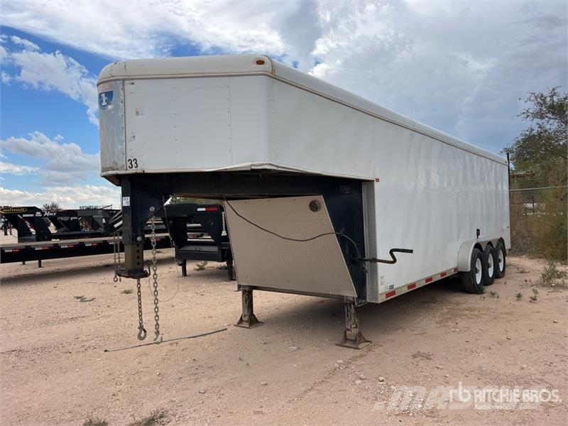 Interstate 32 ft Tri/A Gooseneck Enclosed Trailer Furgons