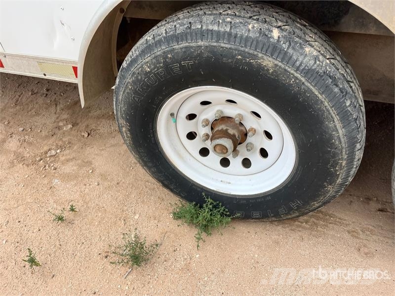 Interstate 32 ft Tri/A Gooseneck Enclosed Trailer Furgons