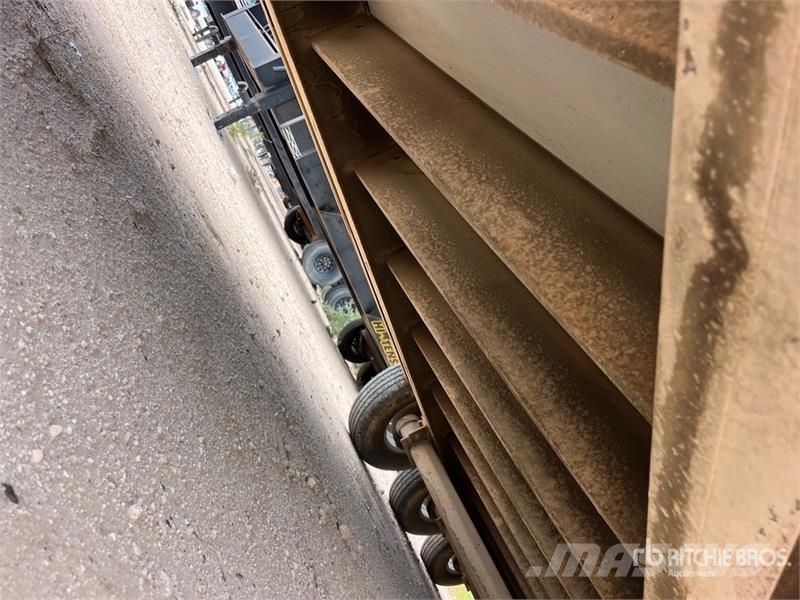Interstate 32 ft Tri/A Gooseneck Enclosed Trailer Furgons