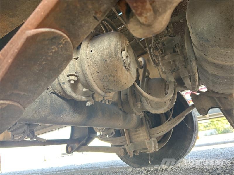 Interstate 40DLA 33 ft T/A Equipment Trailer مقطورات مركبات نقل
